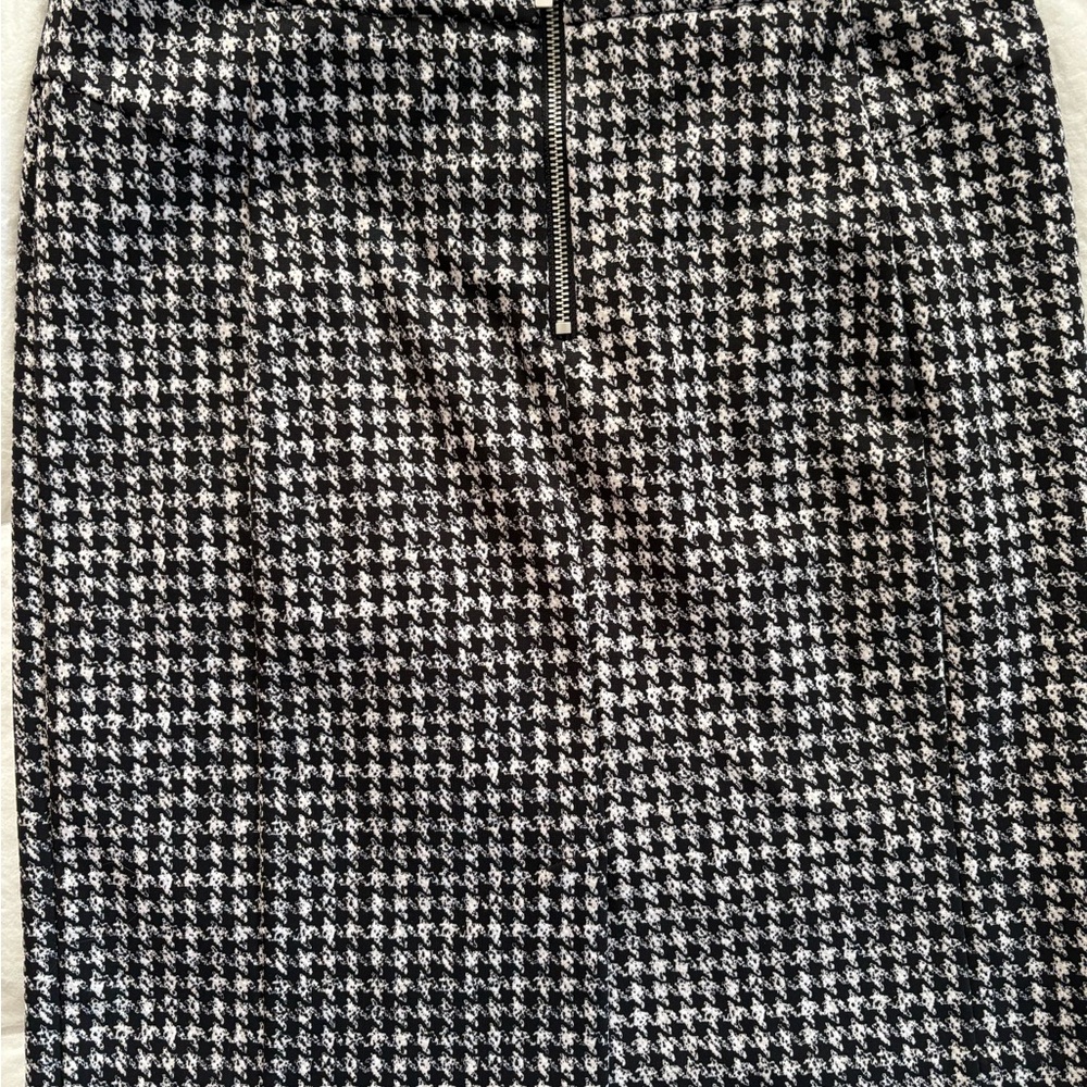 Michael Kors Black and White Houndstooth Pencil Skirt